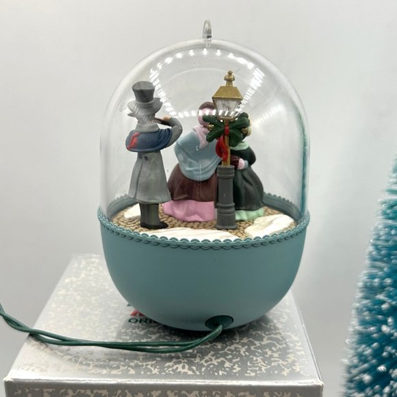 Joyous Carolers Ornament We Wish You A Merry Christmas Light Motion Music - Picture 2 of 8